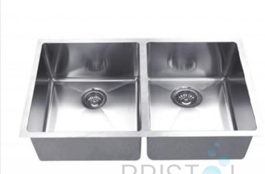 B1611 - UNDERMOUNT STAINLESS STEEL KITCHEN SINK 20 MM RADIUS CORNERS
