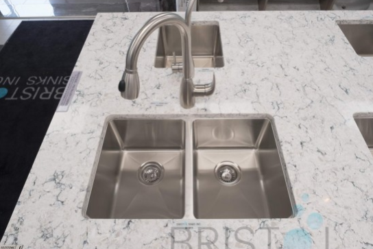 B1811 - UNDERMOUNT STAINLESS STEEL KITCHEN SINK 20 MM RADIUS CORNERS - Image 3