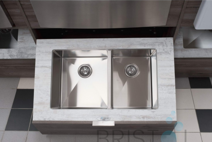 B1928 UNDERMOUNT STAINLESS STEEL KITCHEN SINK 10 MM CORNERS - Image 4